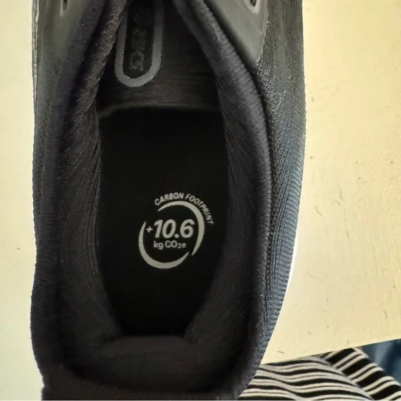 ASICS Women’s Size 8 Gel Kayano 31 Sneaker in Black Pure Silver White - Picture 5 of 8